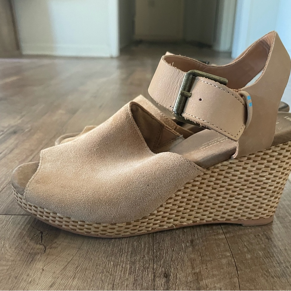 Tom’s wedge platform heels beige suede size 8.5